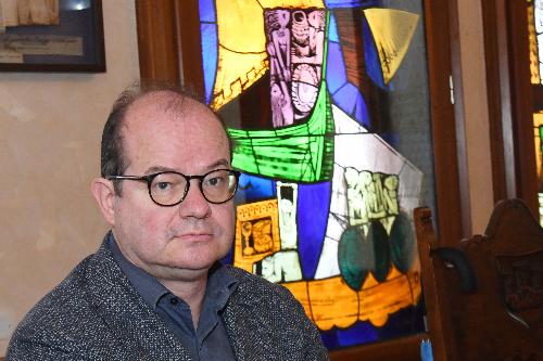 Il vicegovernatore con delega alla Cultura Mario Anzil durante la seduta di giunta svoltasi a Grado